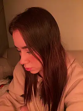 Snapshot of Im_Valen_Cute chatting on May 17, 1:47 am Im Valen Cute online show from May 17, 1:47 am