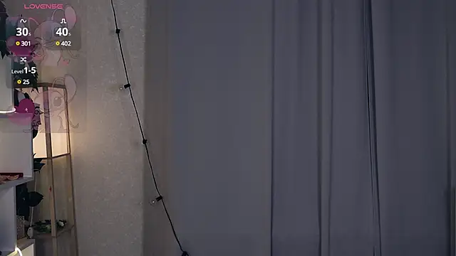 Snapshot of DracosMoon chatting on January 11, 1:11 pm DracosMoon online show from January 11, 1:11 pm