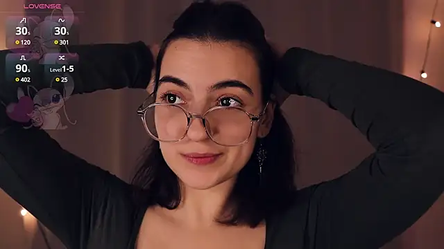 Snapshot of DracosMoon chatting on February 9, 11:14 am DracosMoon online show from February 9, 11:14 am