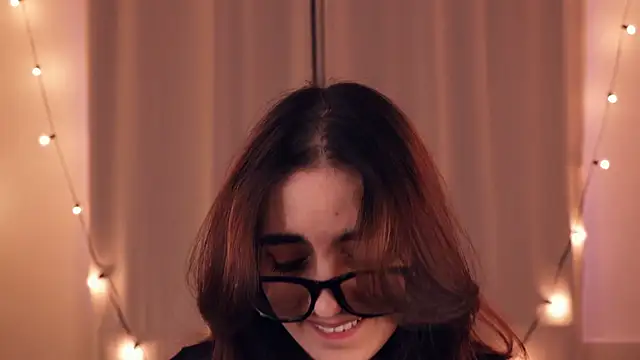 Snapshot of DracosMoon chatting on February 19, 9:39 am DracosMoon online show from February 19, 9:39 am