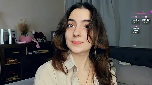 Snapshot of DracosMoon chatting on October 29, 7:10 am DracosMoon online show from October 29, 7:10 am