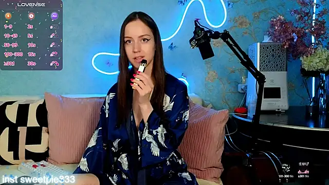 Snapshot of Anal_Girl_ chatting on January 6, 6:52 pm Anal Girl online show from January 6, 6:52 pm