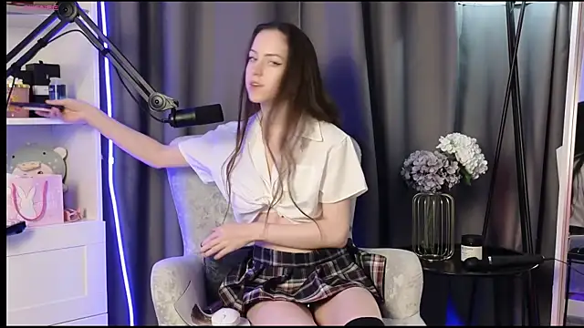 Anal Girl  online show from April 29, 6:03 pm
