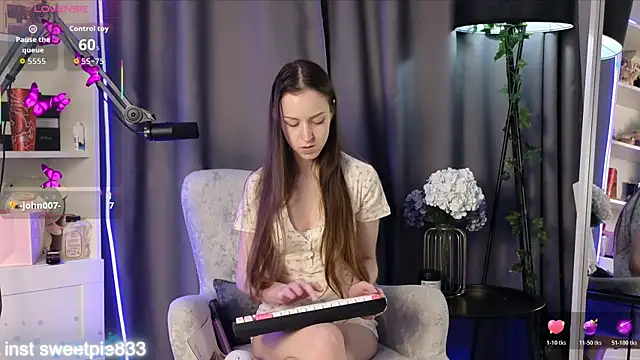 Anal Girl  online show from May 11, 7:00 pm