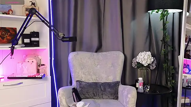 Anal Girl  online show from May 21, 6:15 pm