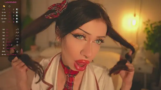Snapshot of Devilsss_toy chatting on October 5, 3:54 pm Devilsss toy online show from October 5, 3:54 pm