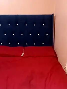 Luciouslips00 online show from February 19, 9:44 pm