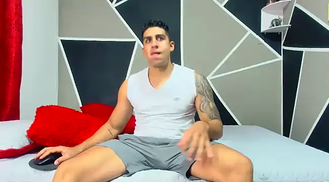 Snapshot of astrom_greyy chatting on January 8, 9:44 pm astrom greyy online show from January 8, 9:44 pm