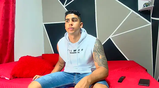 Snapshot of astrom_greyy chatting on March 16, 12:45 am astrom greyy online show from March 16, 12:45 am