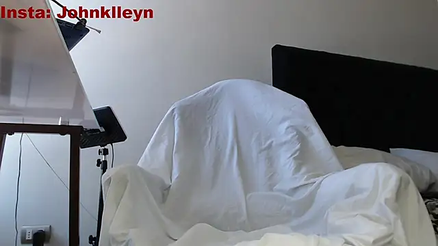 jonhklleyn online show from November 18, 6:23 pm