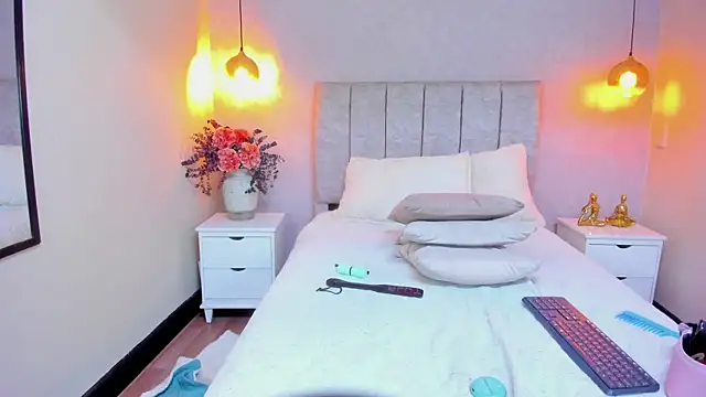 tutu milf online show from October 12, 1:32 pm