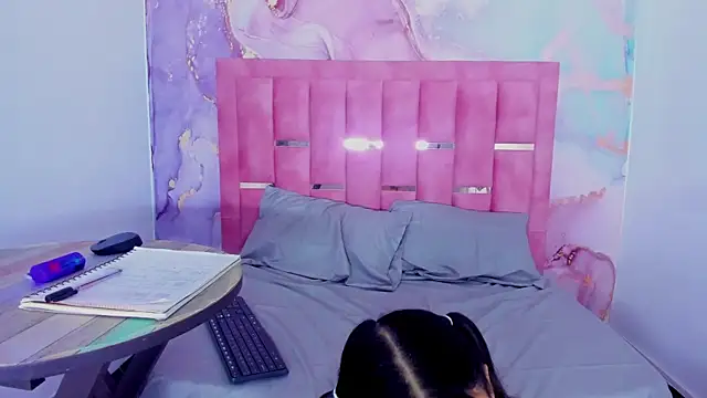 Snapshot of LizzMartin chatting on December 2, 10:23 pm LizzMartin online show from December 2, 10:23 pm