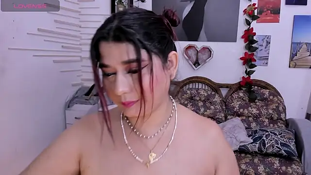 Snapshot of alinabozz1 chatting on December 19, 2:24 pm alinabozz1 online show from December 19, 2:24 pm