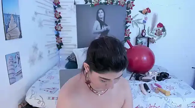 Snapshot of alinabozz1 chatting on March 20, 3:36 pm alinabozz1 online show from March 20, 3:36 pm