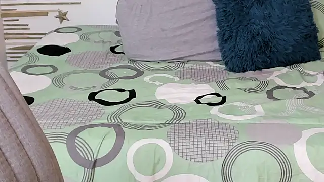 Snapshot of alinabozz1 chatting on September 21, 10:44 pm alinabozz1 online show from September 21, 10:44 pm