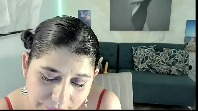 Snapshot of alinabozz1 chatting on June 4, 3:01 am alinabozz1 online show from June 4, 3:01 am