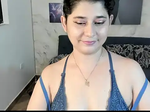 Snapshot of alinabozz1 chatting on June 8, 2:23 am alinabozz1 online show from June 8, 2:23 am