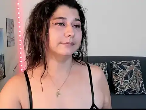 Snapshot of alinabozz1 chatting on June 15, 9:50 pm alinabozz1 online show from June 15, 9:50 pm