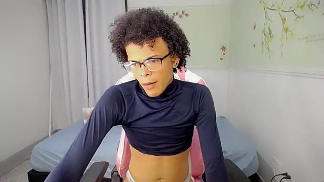 Snapshot of rose_Skinny_ chatting on December 15, 6:06 am rose Skinny online show from December 15, 6:06 am