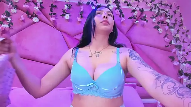 Snapshot of ChloeeTompson_ chatting on March 11, 3:26 am ChloeeTompson online show from March 11, 3:26 am