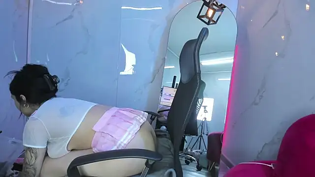 Snapshot of ChloeeTompson_ chatting on November 9, 3:05 am ChloeeTompson online show from November 9, 3:05 am