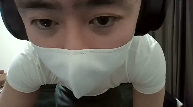 Snapshot of YU-KI00 chatting on March 18, 1:20 pm YU-KI00 online show from March 18, 1:20 pm