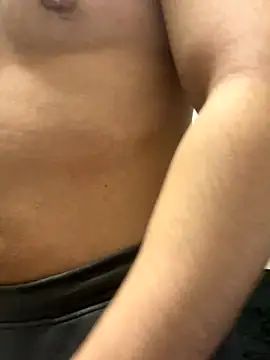 Snapshot of YU-KI00 chatting on November 30, 11:36 am YU-KI00 online show from November 30, 11:36 am