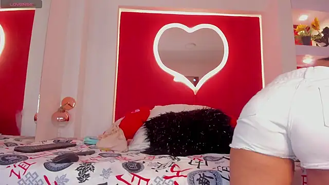 TabyJhonson online show from November 11, 1:22 pm