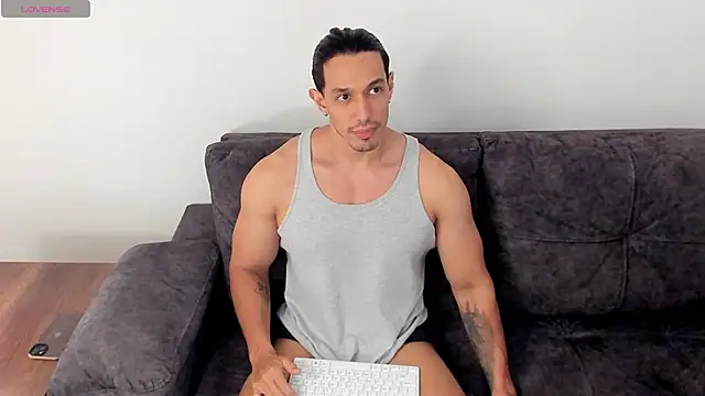 Snapshot of Lorenzoferrec chatting on June 6, 2:27 am Lorenzoferrec online show from June 6, 2:27 am