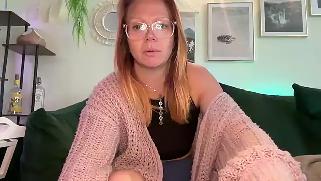 MelodyRoseUk online show from May 12, 10:23 am