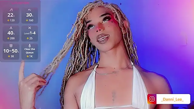 Snapshot of DanniLee_ chatting on October 21, 10:21 pm DanniLee online show from October 21, 10:21 pm