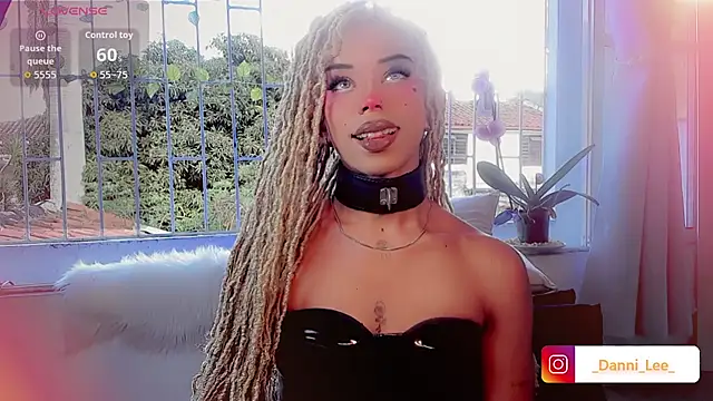 Snapshot of DanniLee_ chatting on October 26, 9:10 pm DanniLee online show from October 26, 9:10 pm