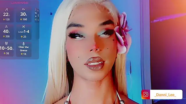 Snapshot of DanniLee_ chatting on October 30, 10:32 pm DanniLee online show from October 30, 10:32 pm