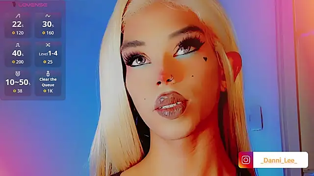 Snapshot of DanniLee_ chatting on November 1, 10:12 pm DanniLee online show from November 1, 10:12 pm