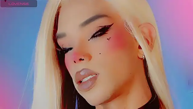 Snapshot of DanniLee_ chatting on November 2, 8:55 pm DanniLee online show from November 2, 8:55 pm