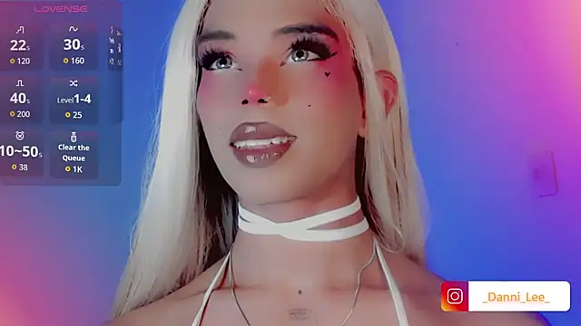 Snapshot of DanniLee_ chatting on November 25, 10:43 pm DanniLee online show from November 25, 10:43 pm