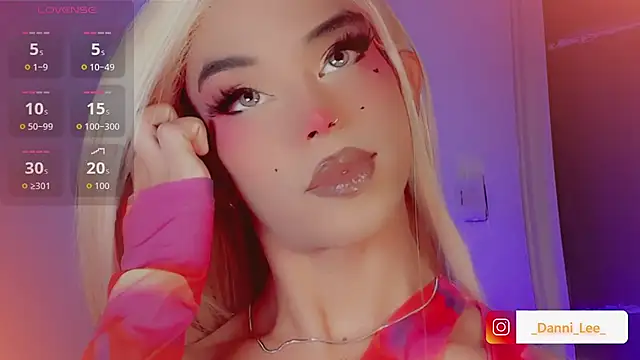 Snapshot of DanniLee_ chatting on December 2, 11:00 pm DanniLee online show from December 2, 11:00 pm