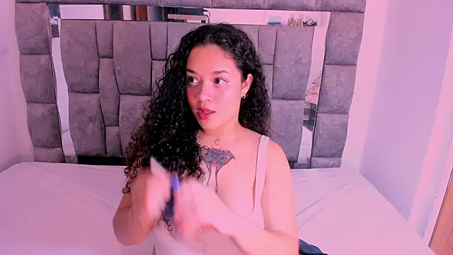 zulyjones online show from February 3, 6:49 pm