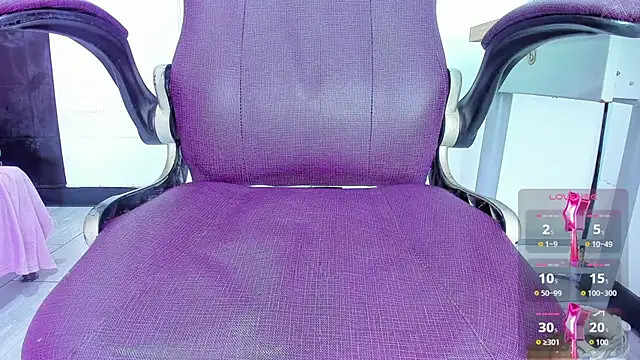 Snapshot of Brithanyslim chatting on February 25, 10:50 pm Brithanyslim online show from February 25, 10:50 pm