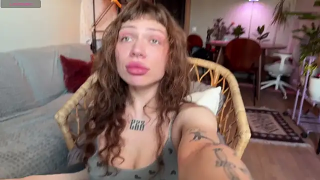 Snapshot of PaulaPratt chatting on June 5, 1:50 pm PaulaPratt online show from June 5, 1:50 pm