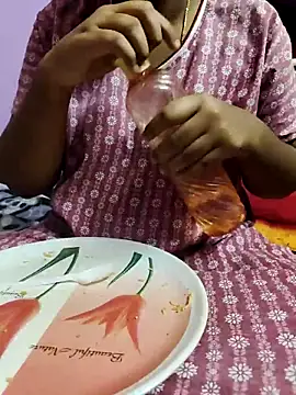 Snapshot of jasmine_janu chatting on May 5, 8:55 am jasmine janu online show from May 5, 8:55 am