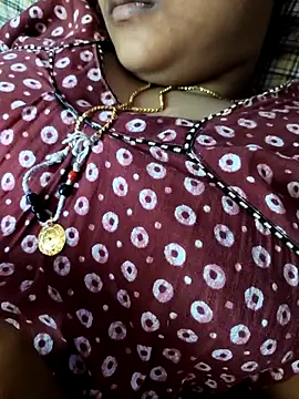 Snapshot of jasmine_janu chatting on May 13, 10:01 am jasmine janu online show from May 13, 10:01 am
