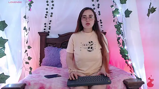 centaurigirl online show from February 10, 11:13 pm