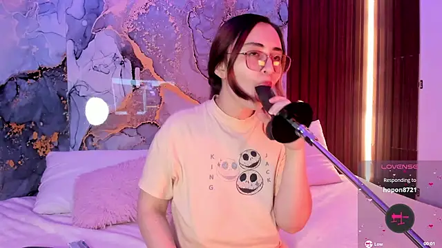 centaurigirl online show from October 18, 3:42 am