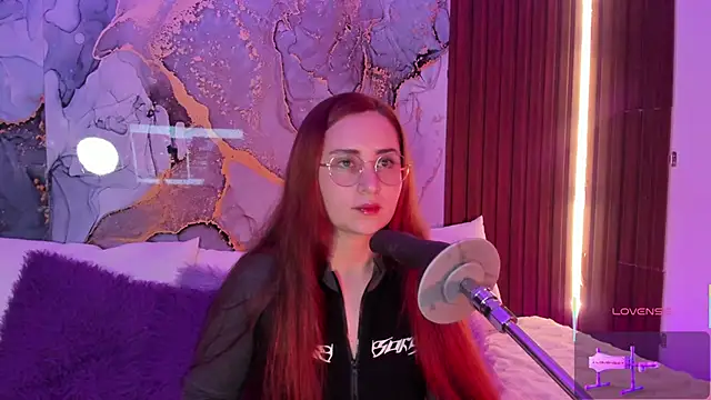 centaurigirl online show from January 9, 4:15 am