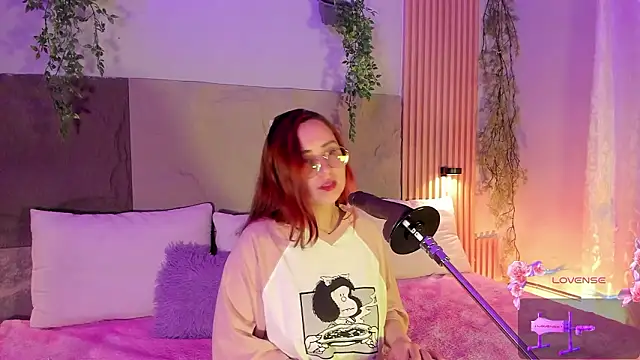 centaurigirl online show from February 12, 11:44 pm