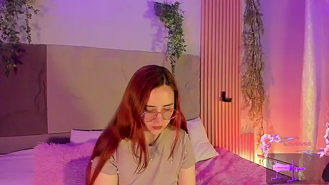 centaurigirl online show from February 17, 4:31 am