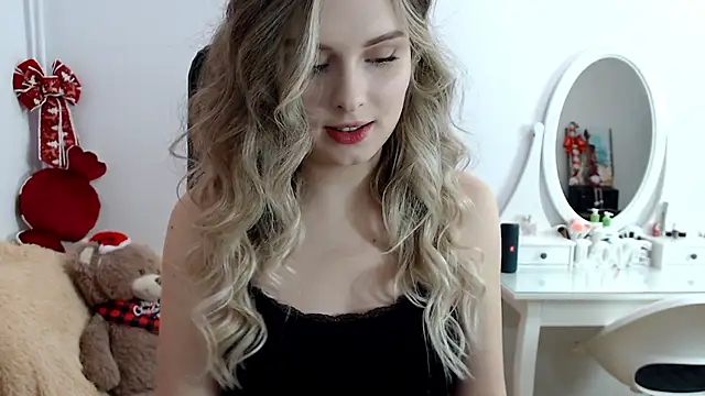 Snapshot of _sweettreat chatting on December 14, 1:06 am sweettreat online show from December 14, 1:06 am