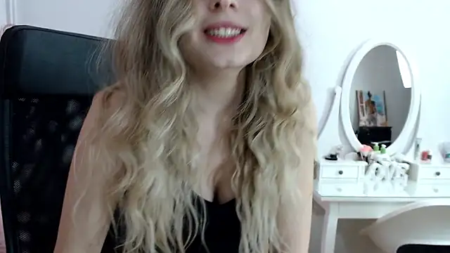 Snapshot of _sweettreat chatting on March 13, 10:32 pm sweettreat online show from March 13, 10:32 pm