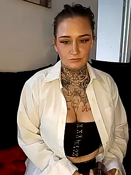 Snapshot of Lisacasandra chatting on December 12, 10:42 pm Lisacasandra online show from December 12, 10:42 pm